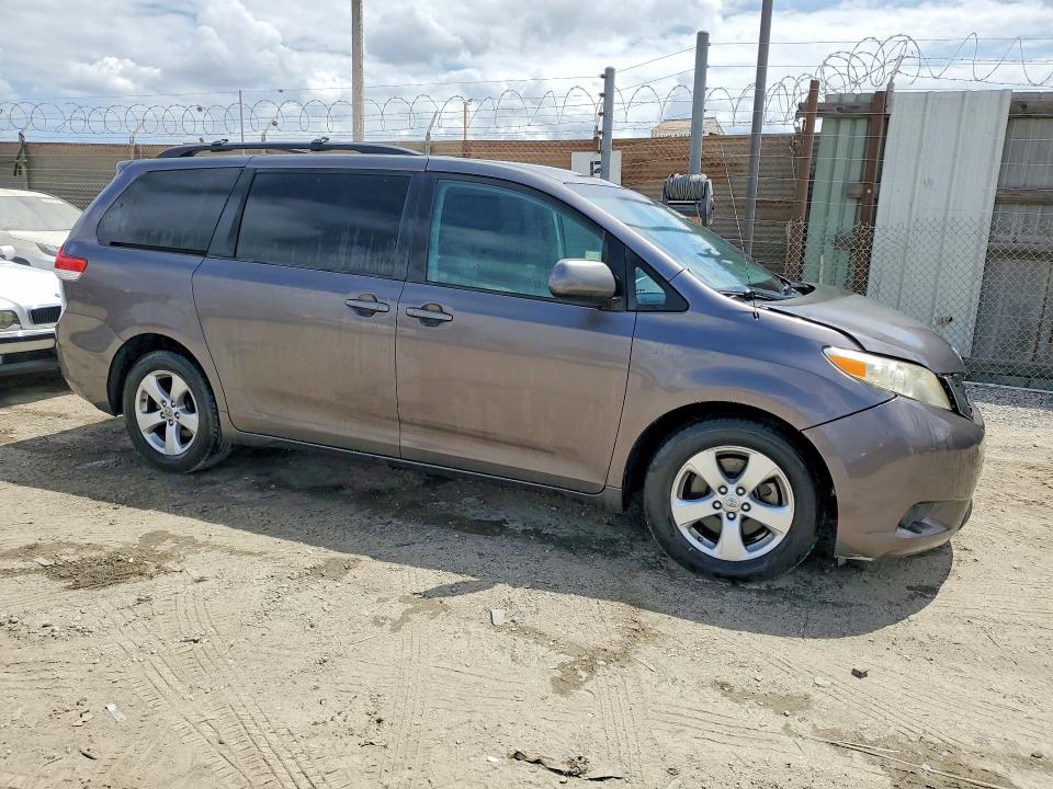 55188756 :رقم المزاد ، 5TDKK3DC6BS090490 vin ، 2011 Toyota Sienna مزاد بيع