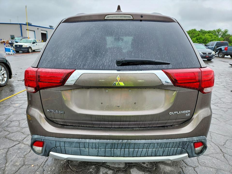 Продаж на аукціоні авто 2018 Mitsubishi Outlander, vin: JA4AD3A36JZ017556, номер лоту: 52689676
