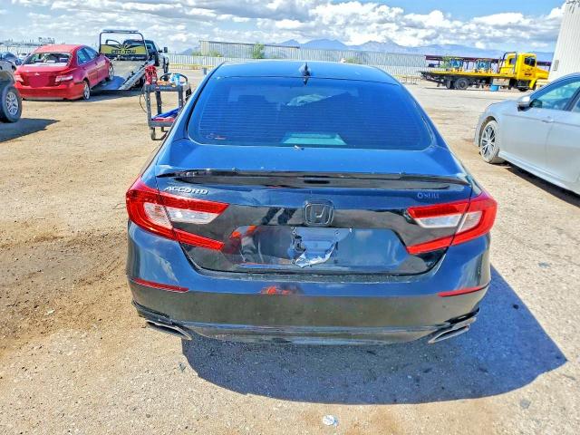 Продажа на аукционе авто 2018 Honda Accord, vin: 1HGCV1F30JA040985, номер лота: 52402056
