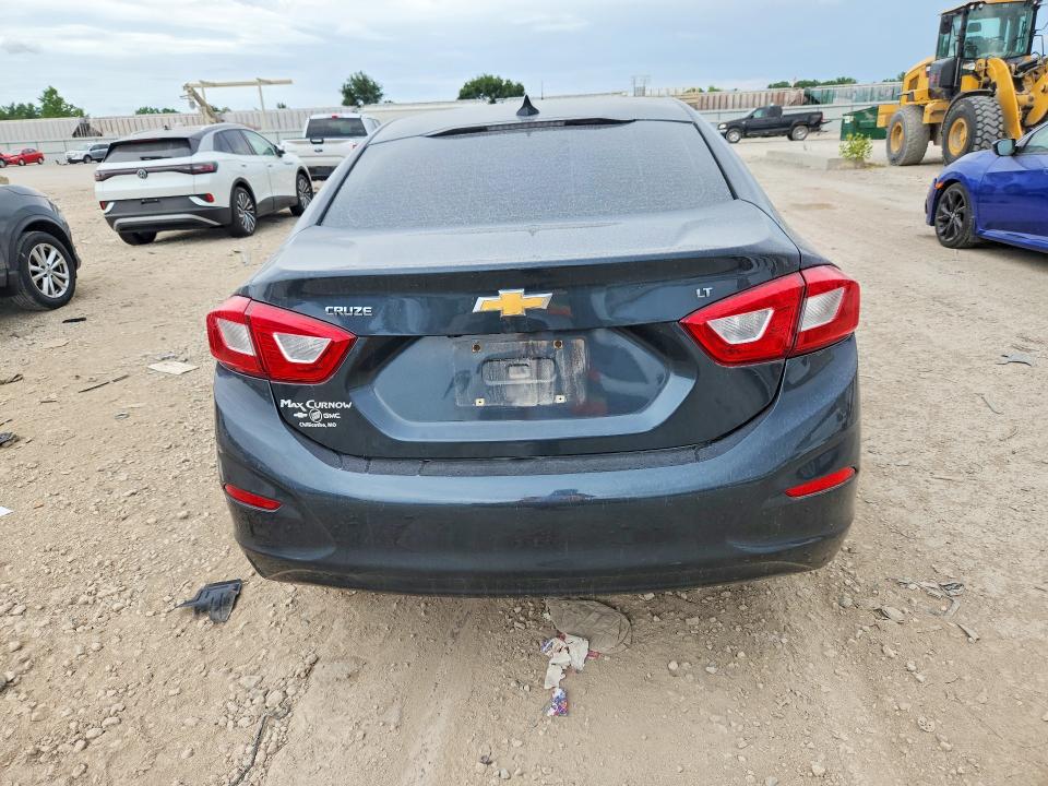 51922726 :رقم المزاد ، 1G1BE5SM8H7278695 vin ، 2017 Chevrolet Cruze مزاد بيع