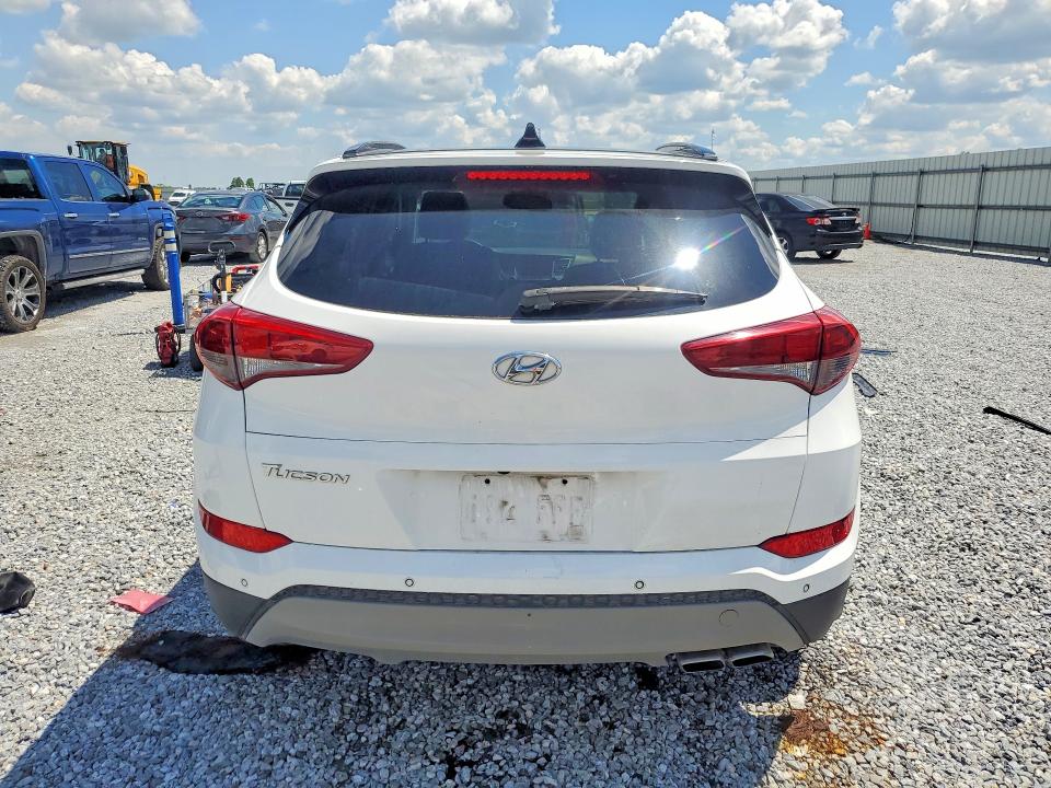 53163756 :رقم المزاد ، KM8J33A28JU821270 vin ، 2018 Hyundai Tucson مزاد بيع