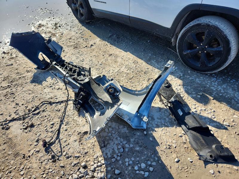 Продажа на аукционе авто 2018 Jeep Cheeroke, vin: 1C4PJLCB1JD537657, номер лота: 55215946