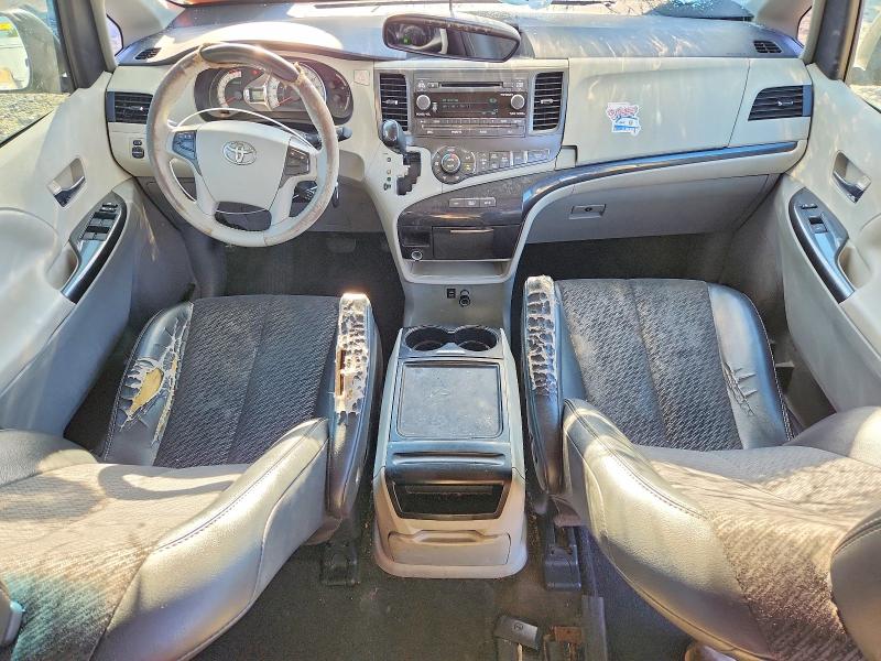 52269646 :رقم المزاد ، 5TDXK3DC5DS383970 vin ، 2013 Toyota Sienna مزاد بيع