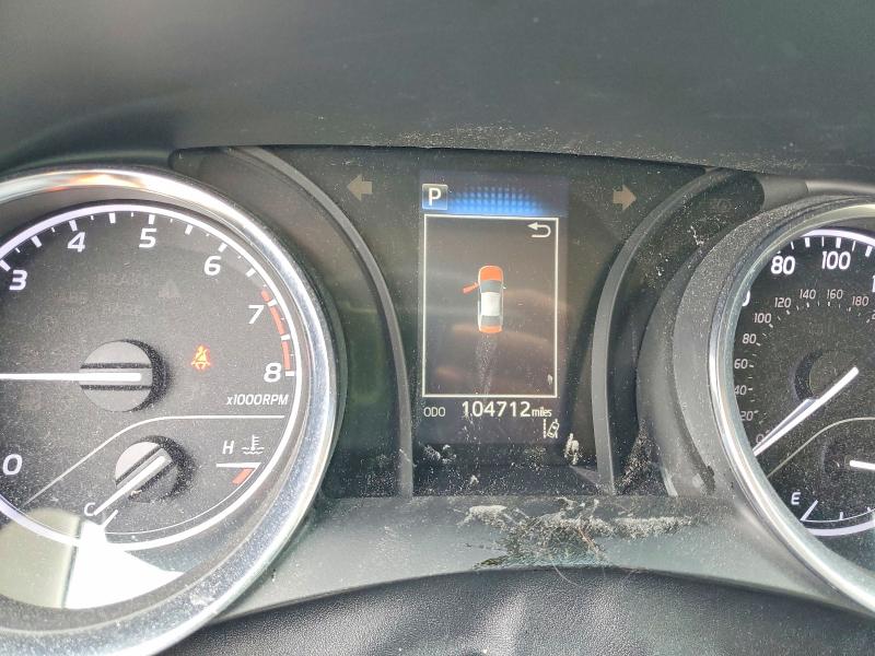 54037336 :رقم المزاد ، 4T1B11HK4JU007010 vin ، 2018 Toyota Camry مزاد بيع