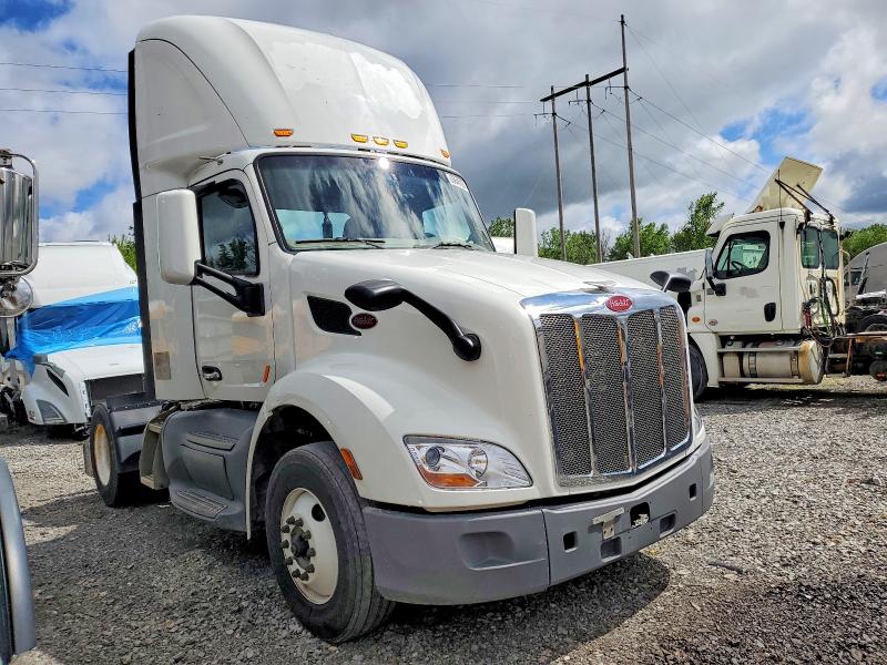 Продажа на аукционе авто 2018 Peterbilt 579, vin: 1XPBA48XXJD477591, номер лота: 53848196
