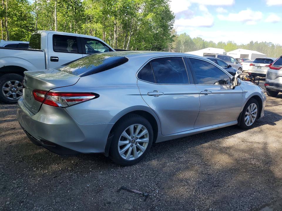 53121106 :رقم المزاد ، 4T1B31HK1JU003653 vin ، 2018 Toyota Camry مزاد بيع