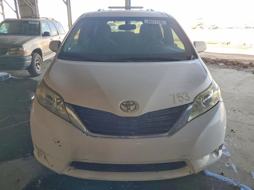 Продажа на аукционе авто 2015 Toyota Sienna, vin: 5TDKK3DC8FS558483, номер лота: 48571796