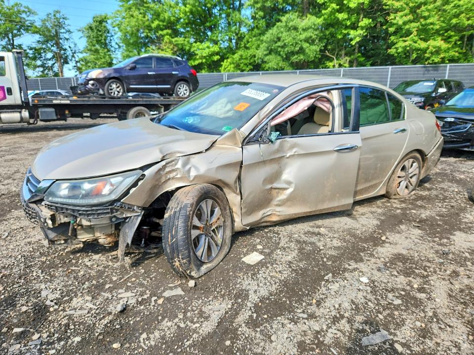 Auction sale of the 2015 Honda Accord, vin: 1HGCR2F32FA169330, lot number: 55236686