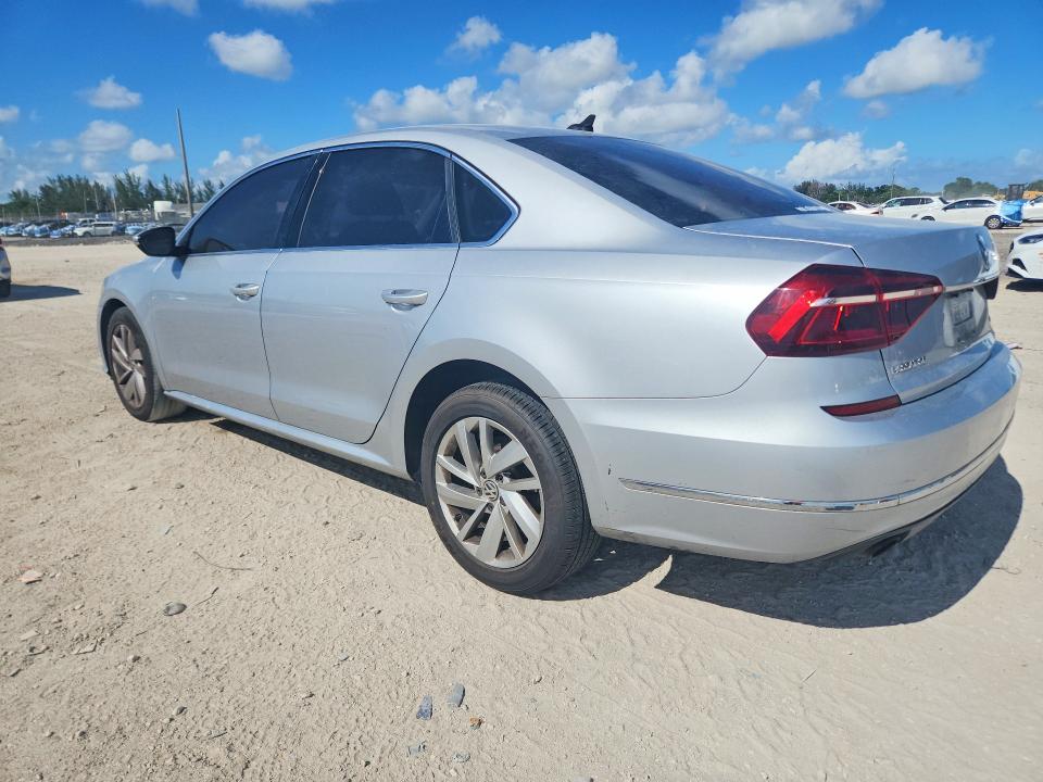 54456726 :رقم المزاد ، 1VWBA7A32JC043775 vin ، 2018 Volkswagen Passat مزاد بيع