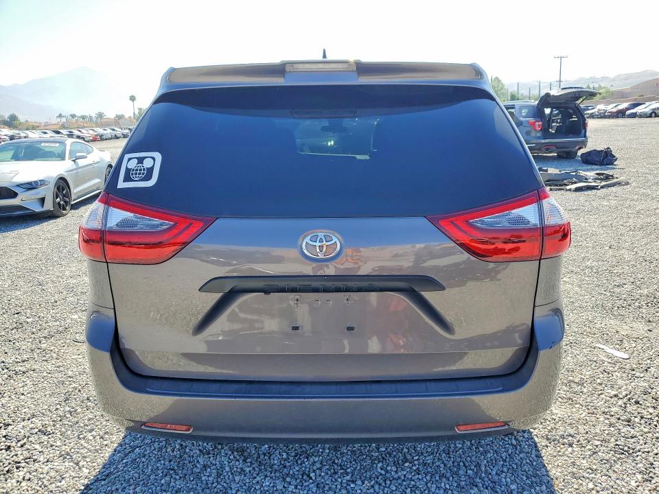 52862866 :رقم المزاد ، 5TDZZ3DC8LS073881 vin ، 2020 Toyota Sienna مزاد بيع
