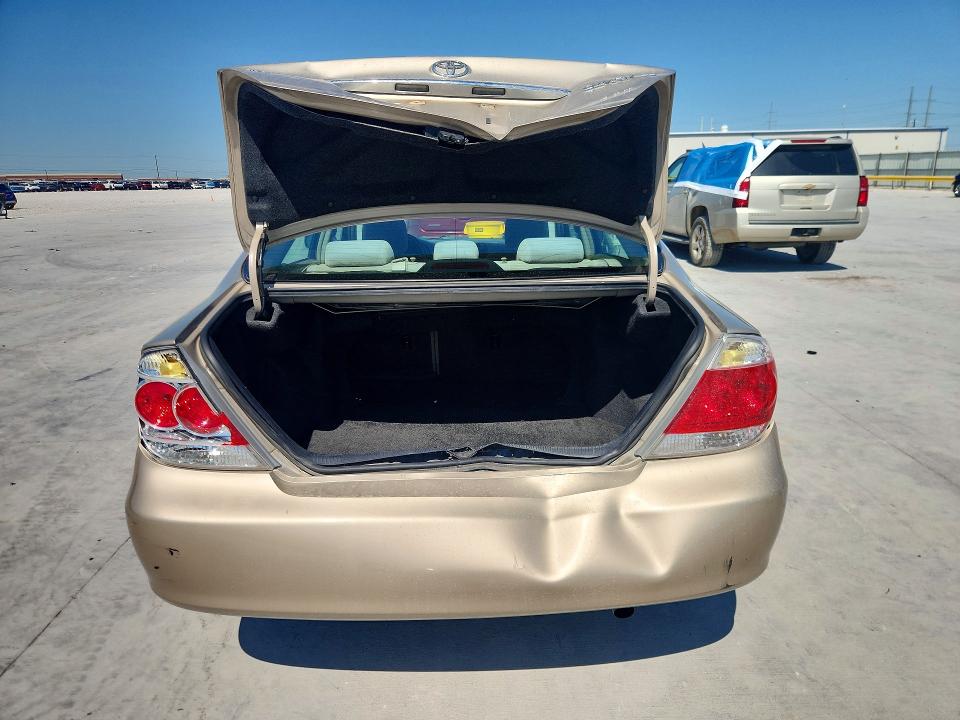 53628856 :رقم المزاد ، 4T1BE30K45U053308 vin ، 2005 Toyota Camry مزاد بيع