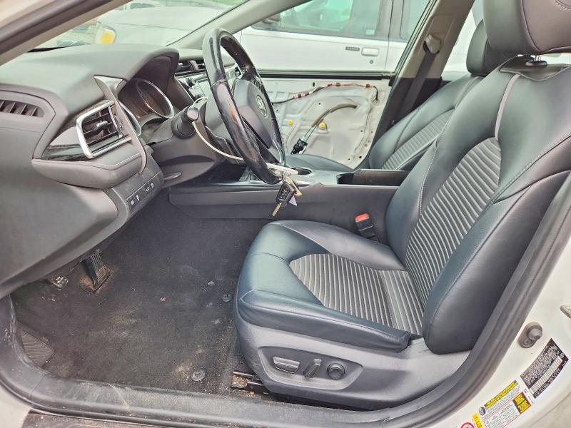 52180856 :رقم المزاد ، 4T1B11HK0JU159477 vin ، 2018 Toyota Camry مزاد بيع