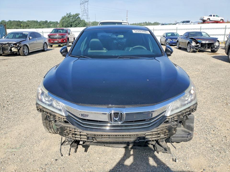 Продажа на аукционе авто 2017 Honda Accord, vin: 1HGCR2F14HA184235, номер лота: 52093486