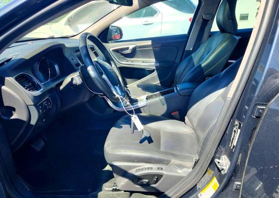 54706856 :رقم المزاد ، YV1612TB1F1309070 vin ، 2015 Volvo S60 مزاد بيع