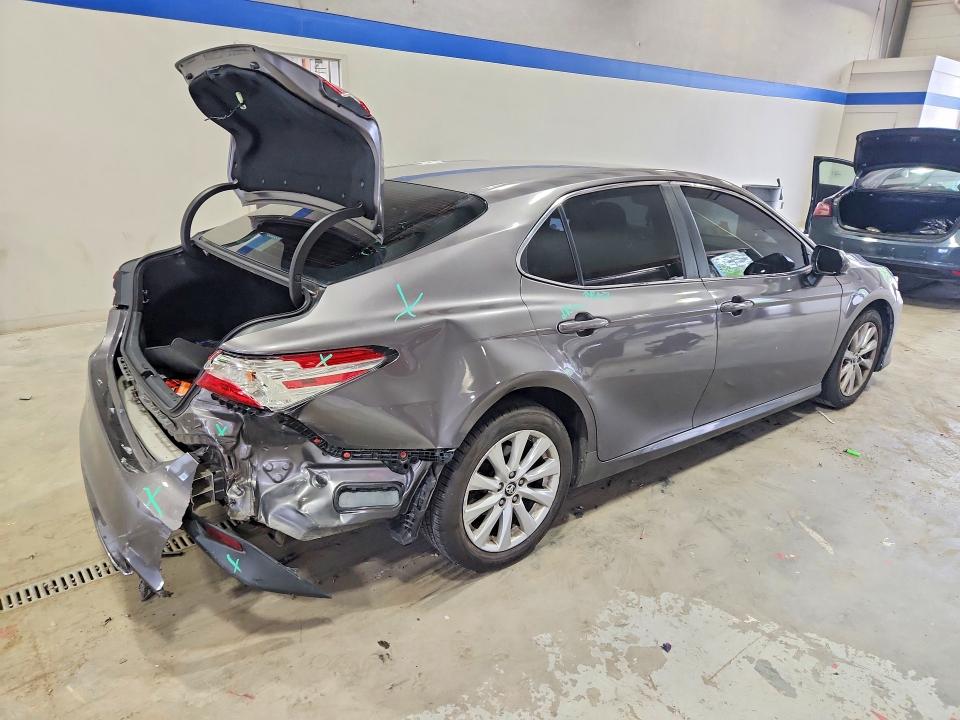 Продажа на аукционе авто 2018 Toyota Camry, vin: 4T1B11HK0JU016139, номер лота: 54778116