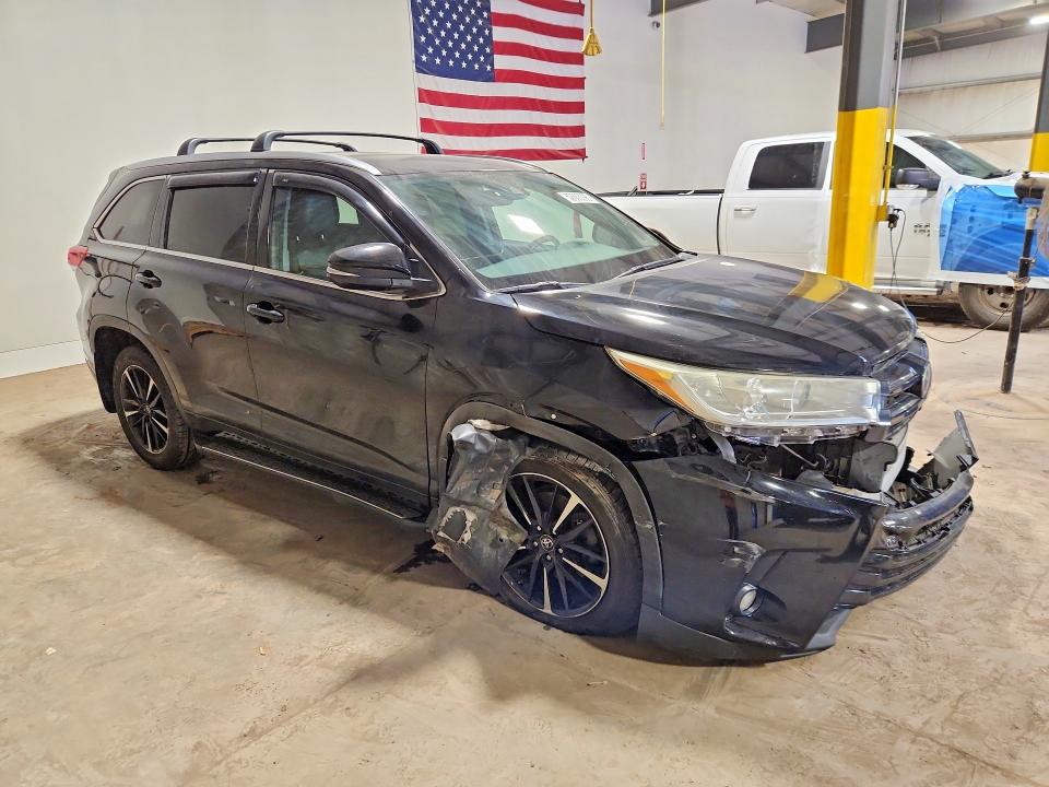 52686296 :رقم المزاد ، 5TDJZRFH0HS389212 vin ، 2017 Toyota Highlander مزاد بيع