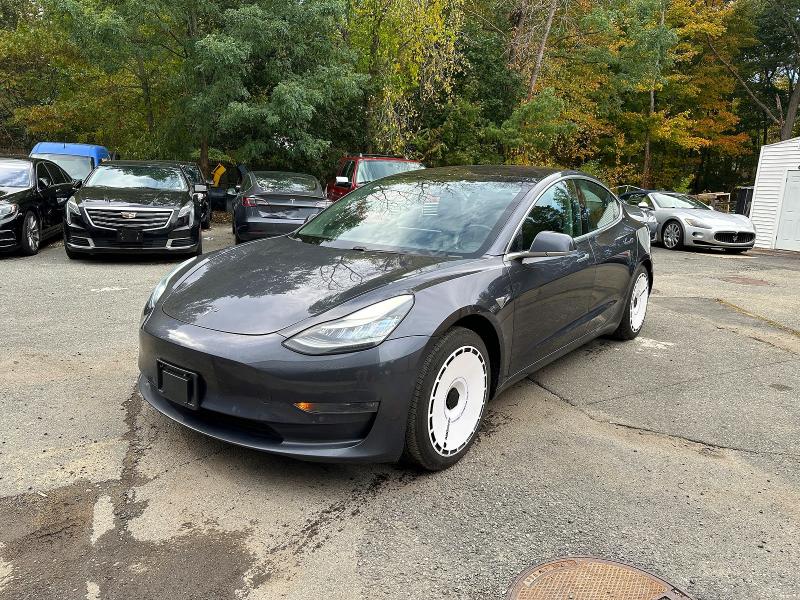 52305376 :رقم المزاد ، 5YJ3E1EB1JF119421 vin ، 2018 Tesla Model 3 مزاد بيع