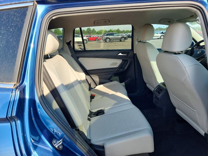 54473696 :رقم المزاد ، 3VV2B7AX3JM176855 vin ، 2018 Volkswagen Tiguan مزاد بيع
