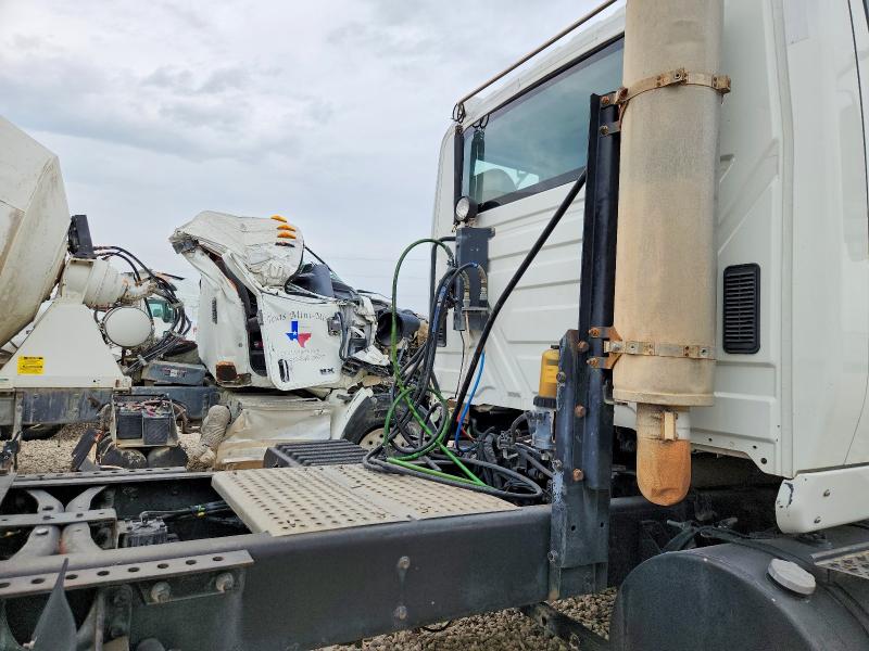52775966 :رقم المزاد ، 1HSHWAHN06J361049 vin ، 2006 International 8000 مزاد بيع