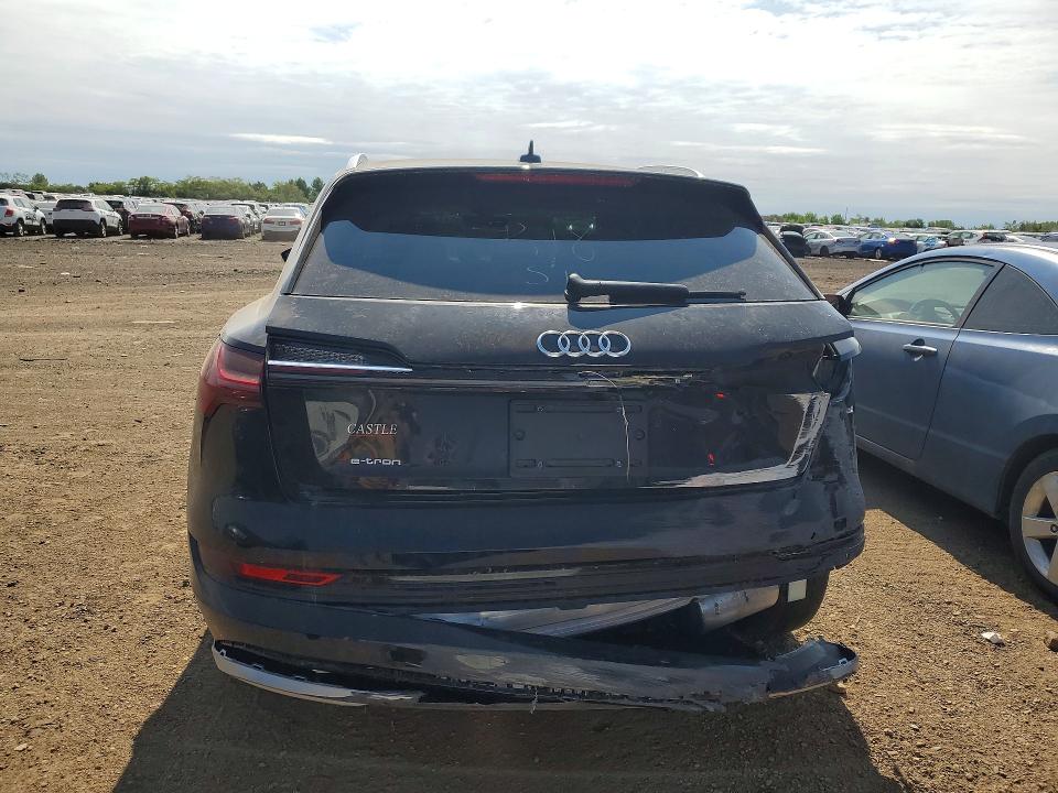 53745856 :رقم المزاد ، WA1VABGE9KB009586 vin ، 2019 Audi E-tron مزاد بيع