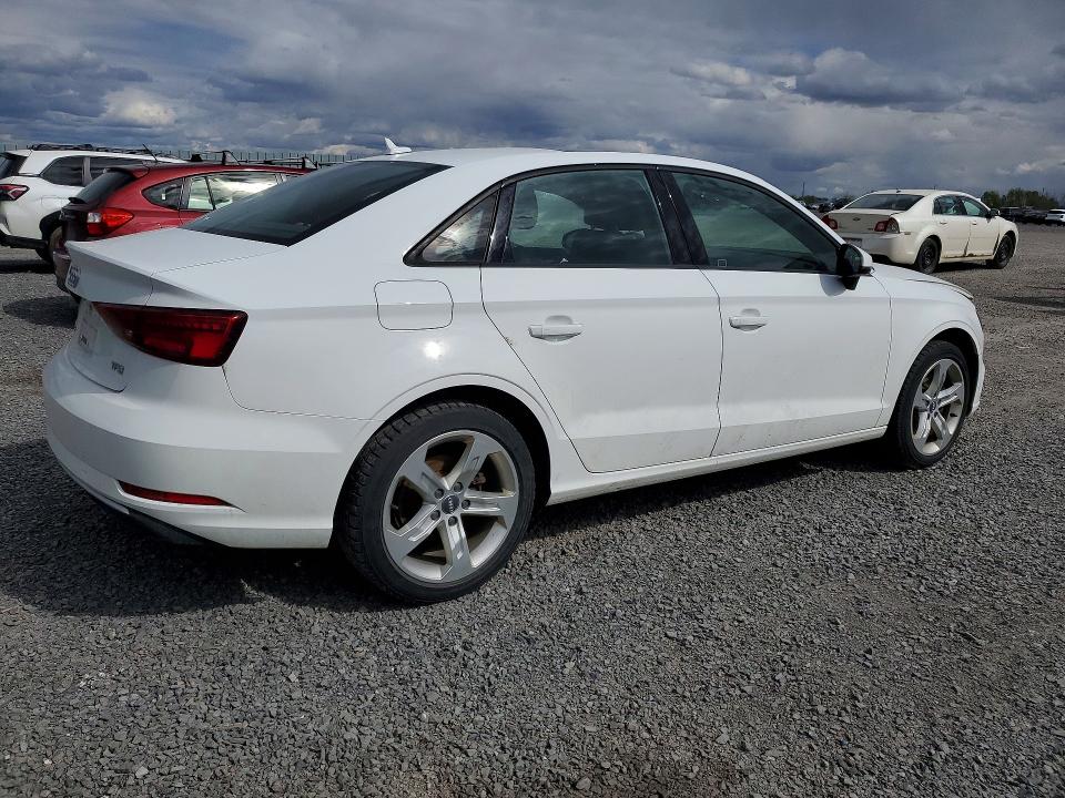 2017 Audi A3 მანქანა იყიდება აუქციონზე, vin: WAUAUGFF4H1057138, აუქციონის ნომერი: 52892476
