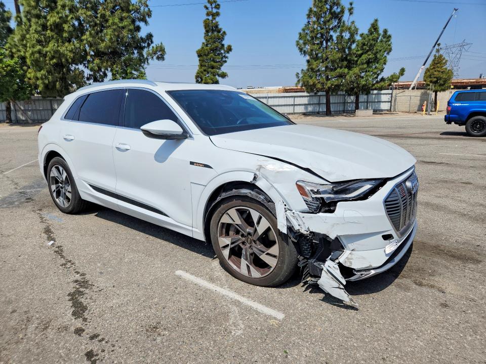 Продажа на аукционе авто 2022 Audi E-tron, vin: WA1AAAGE9NB024506, номер лота: 51901576