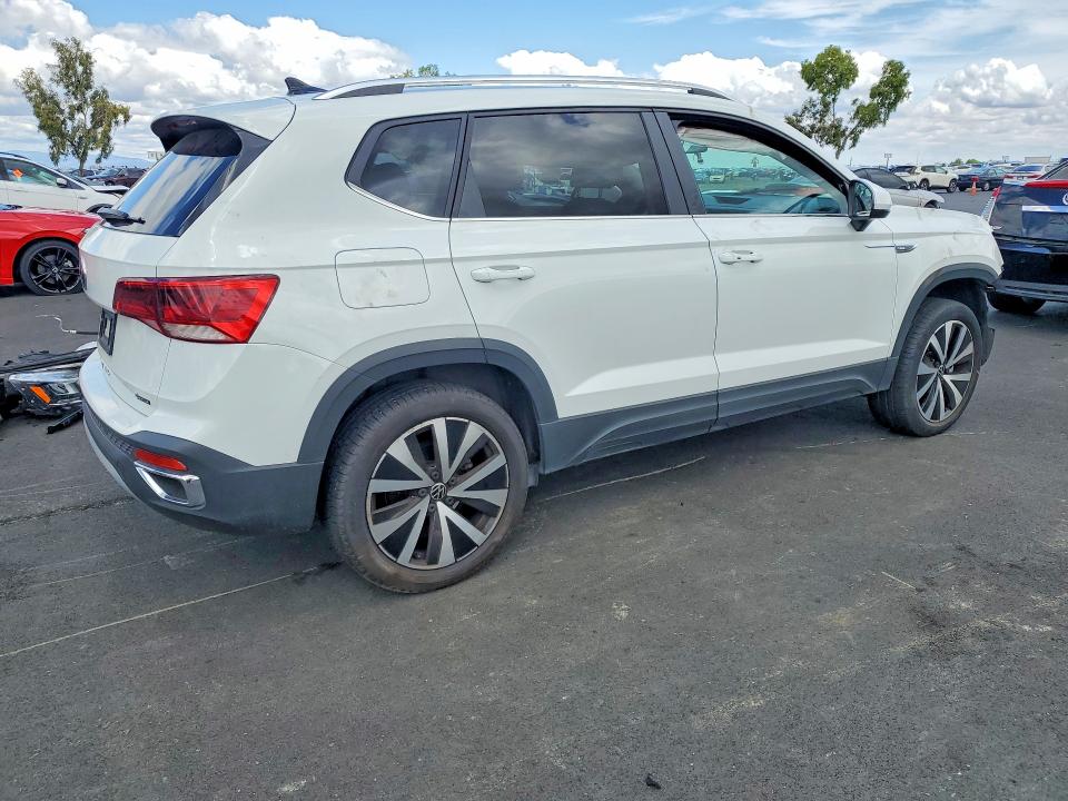 Продажа на аукционе авто 2022 Volkswagen Taos, vin: 3VVWX7B26NM043714, номер лота: 55122026