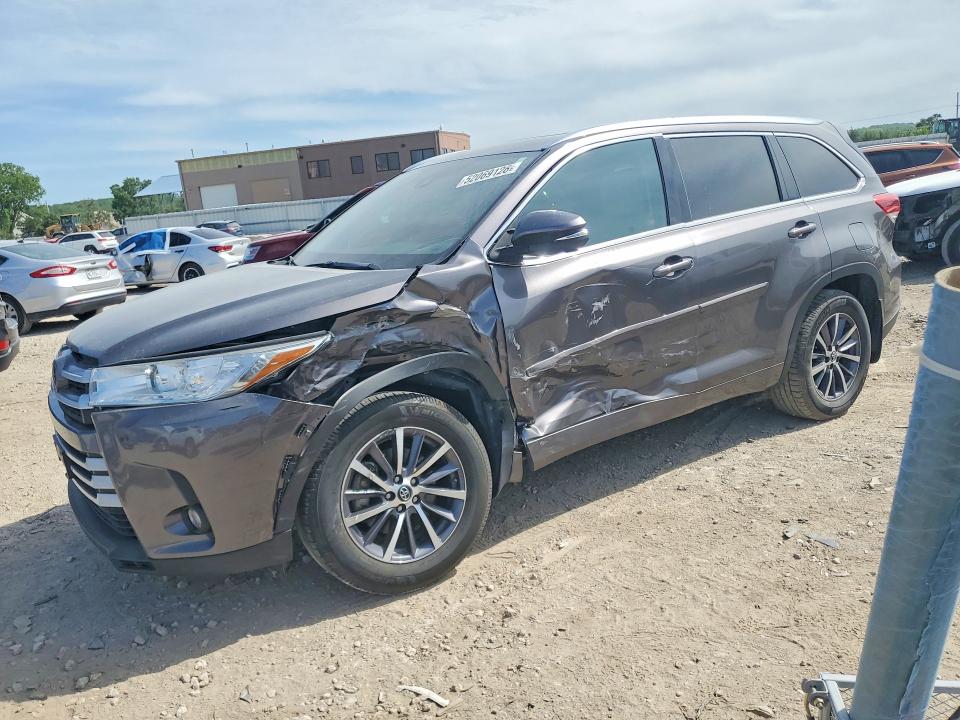 52069126 :رقم المزاد ، 5TDJZRFH6JS529673 vin ، 2018 Toyota Highlander مزاد بيع