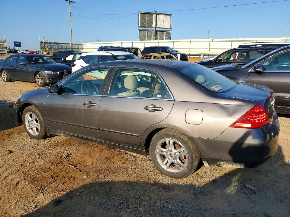 52726646 :رقم المزاد ، 1HGCM55717A018162 vin ، 2007 Honda Accord مزاد بيع