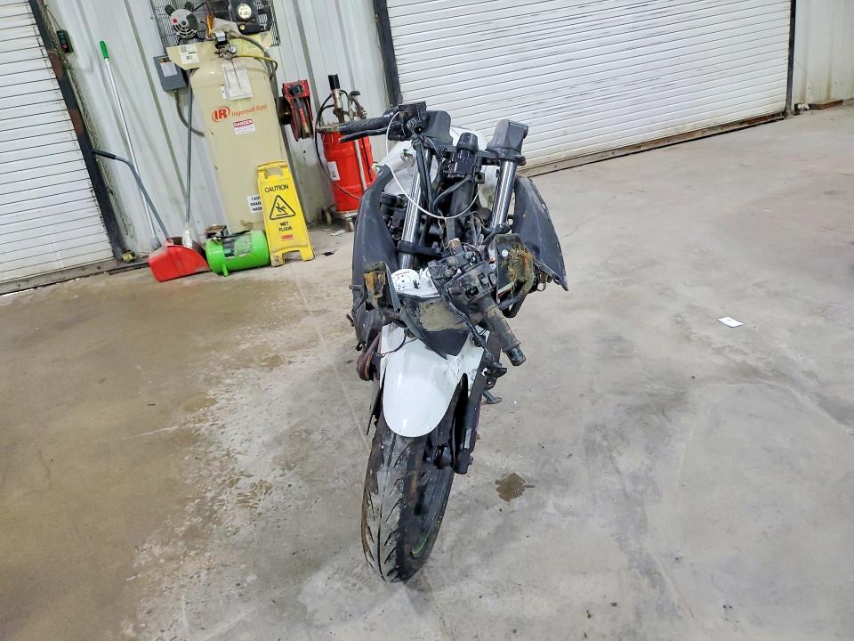 2011 Kawasaki Ex250 მანქანა იყიდება აუქციონზე, vin: JKAEXMJ11BDA76626, აუქციონის ნომერი: 52351056