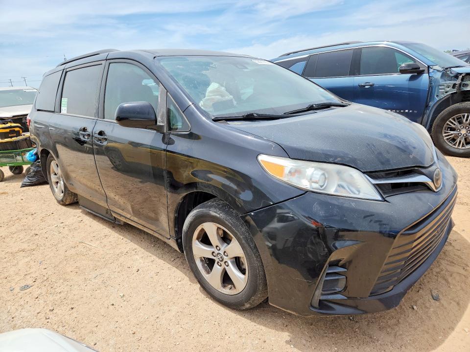 53821786 :رقم المزاد ، 5TDKZ3DC6JS915325 vin ، 2018 Toyota Sienna مزاد بيع