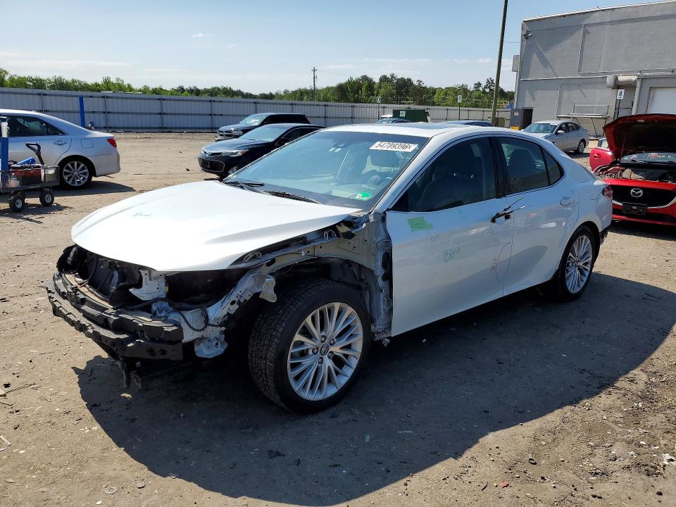 2018 Toyota Camry Hybrid მანქანა იყიდება აუქციონზე, vin: 4T1B21HK9JU005136, აუქციონის ნომერი: 54789396