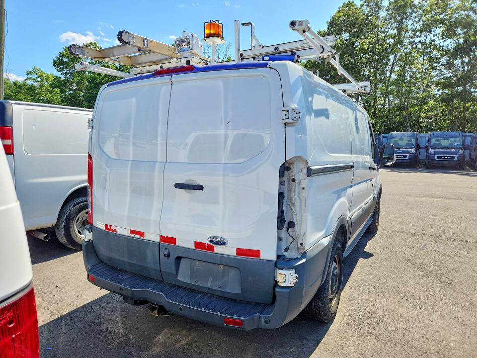 52911766 :رقم المزاد ، 1FTYR1YM2HKB22817 vin ، 2017 Ford Transit مزاد بيع