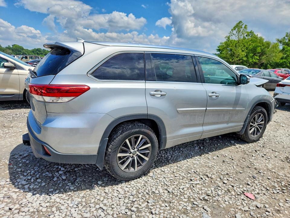 2017 Toyota Highlander მანქანა იყიდება აუქციონზე, vin: 5TDJZRFH9HS428539, აუქციონის ნომერი: 54865996