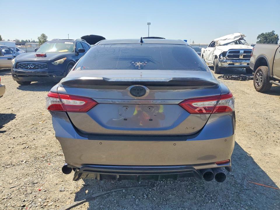 2018 Toyota Camry მანქანა იყიდება აუქციონზე, vin: 4T1B61HK2JU029654, აუქციონის ნომერი: 46780936