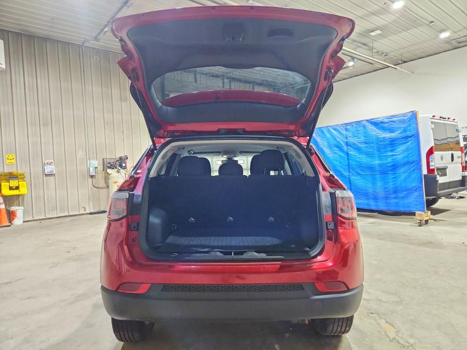 53917296 :رقم المزاد ، 3C4NJDABXJT163284 vin ، 2018 Jeep Compass مزاد بيع