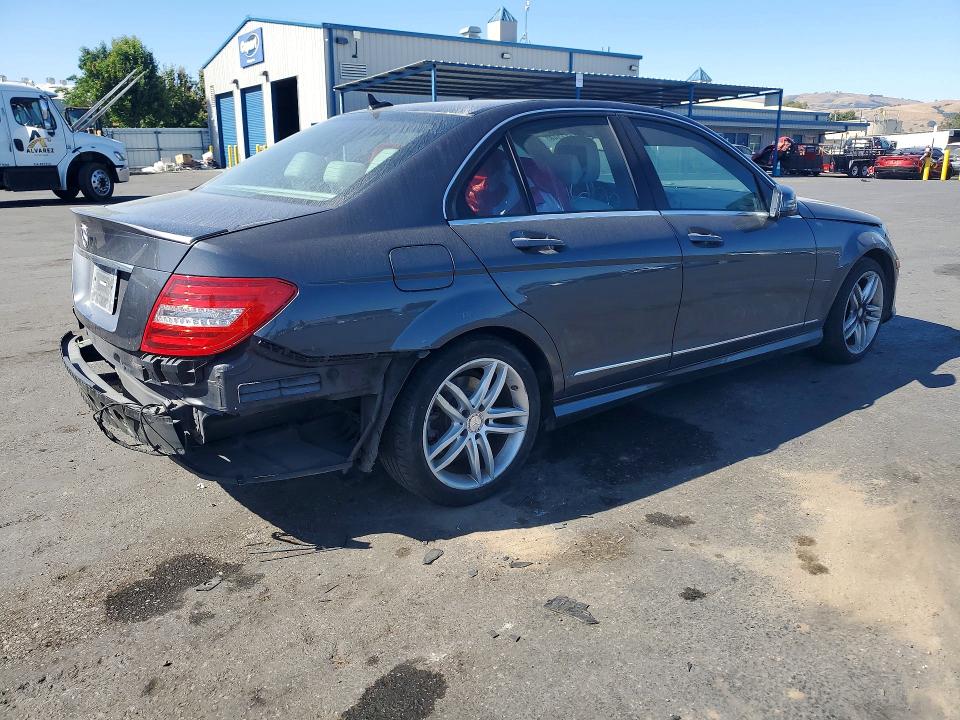 54311546 :رقم المزاد ، WDDGF4HB5DR300456 vin ، 2013 Mercedes-benz C مزاد بيع