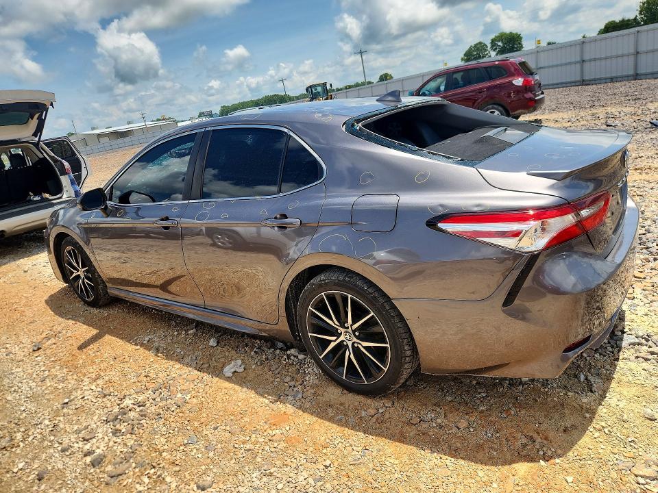 55089616 :رقم المزاد ، 4T1G11AK6MU409213 vin ، 2021 Toyota Camry مزاد بيع