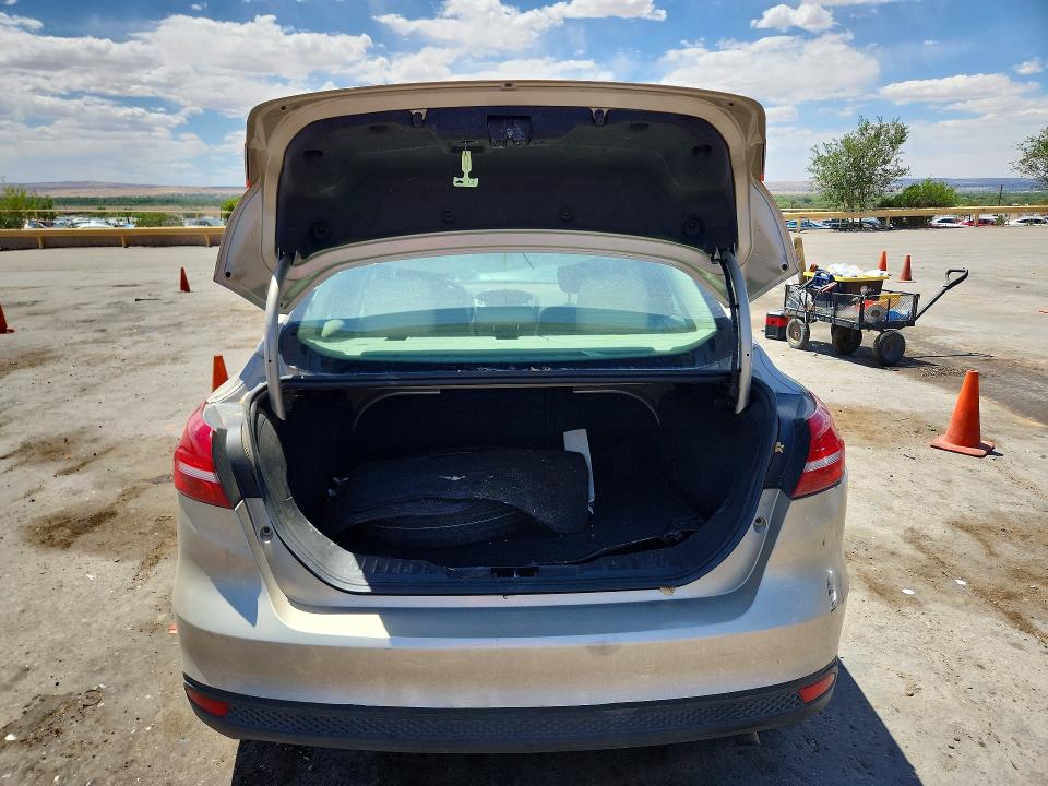 53712786 :رقم المزاد ، 1FADP3F2XJL315384 vin ، 2018 Ford Focus مزاد بيع