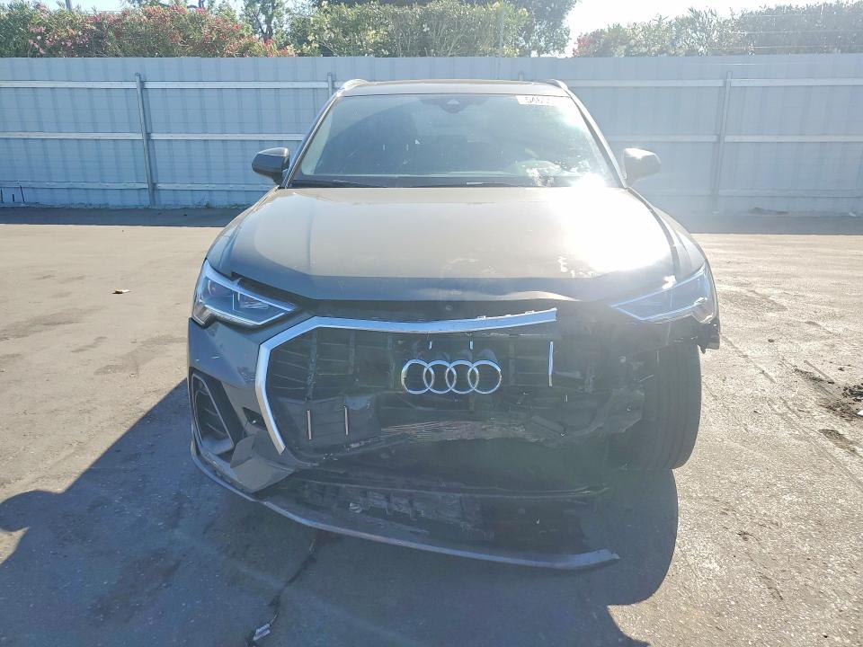 54650256 :رقم المزاد ، WA1DECF31R1018661 vin ، 2024 Audi Q3 مزاد بيع