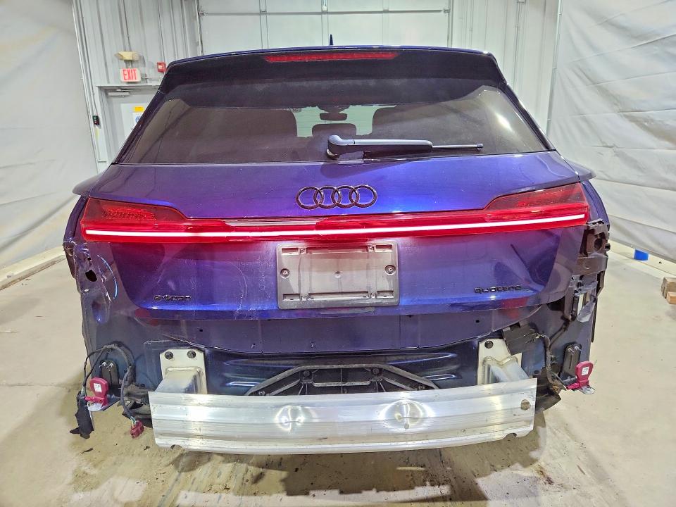 Продажа на аукционе авто 2022 Audi E-tron, vin: WA1VABGE0NB015345, номер лота: 52214776