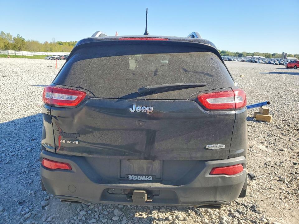 52368756 :رقم المزاد ، 1C4PJMCS7HW563779 vin ، 2017 Jeep Cherokee مزاد بيع