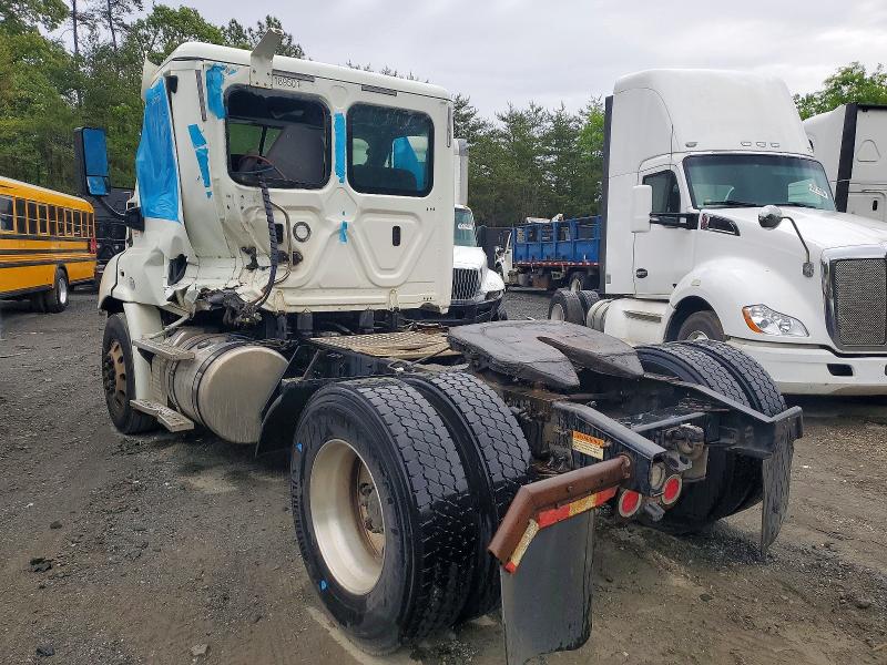 48526046 :رقم المزاد ، 3AKBGADV1JDJU2441 vin ، 2018 Freigliner Cascadia 113 مزاد بيع