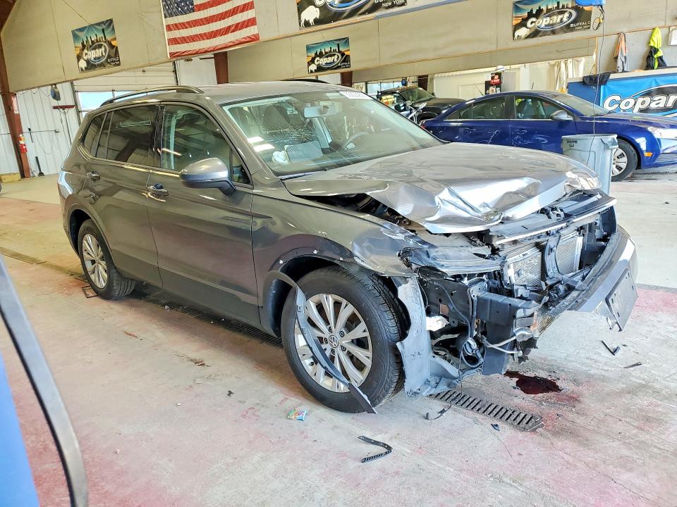 Продажа на аукционе авто 2018 Volkswagen Tiguan, vin: 3VV0B7AX4JM131740, номер лота: 52223956