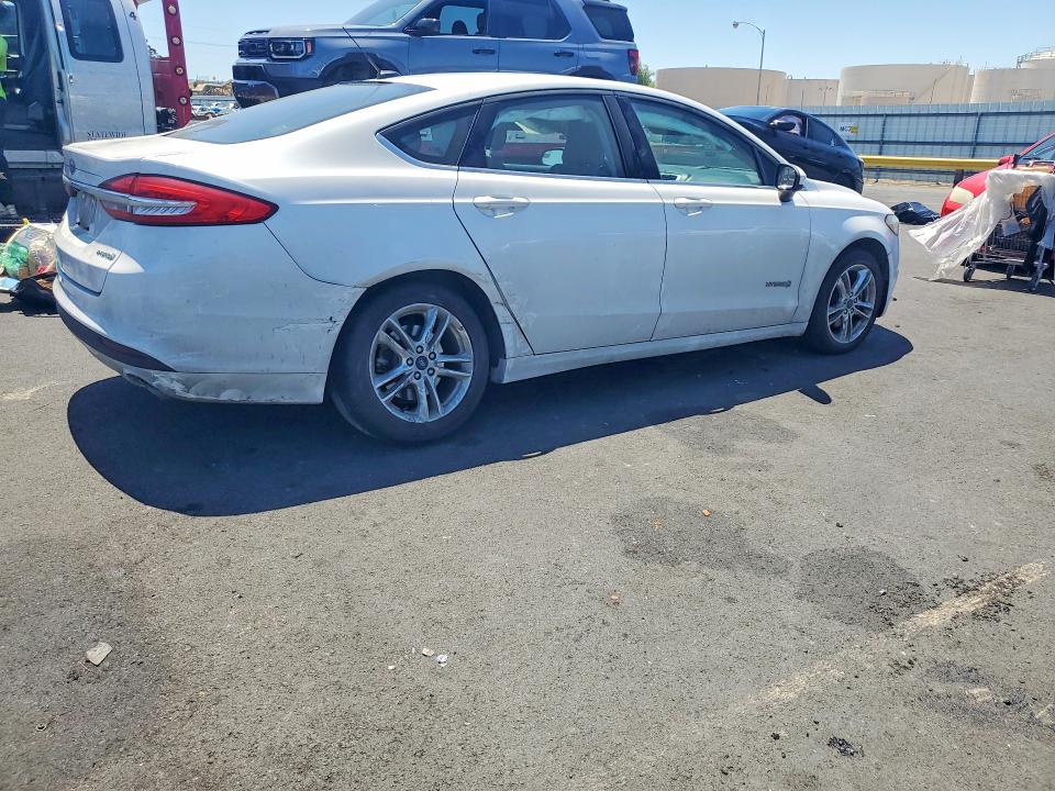 54354126 :رقم المزاد ، 3FA6P0UU0JR100965 vin ، 2018 Ford Fusion مزاد بيع