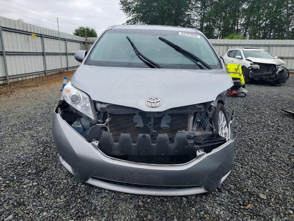 2015 Toyota Sienna მანქანა იყიდება აუქციონზე, vin: 5TDJK3DCXFS095080, აუქციონის ნომერი: 54727626