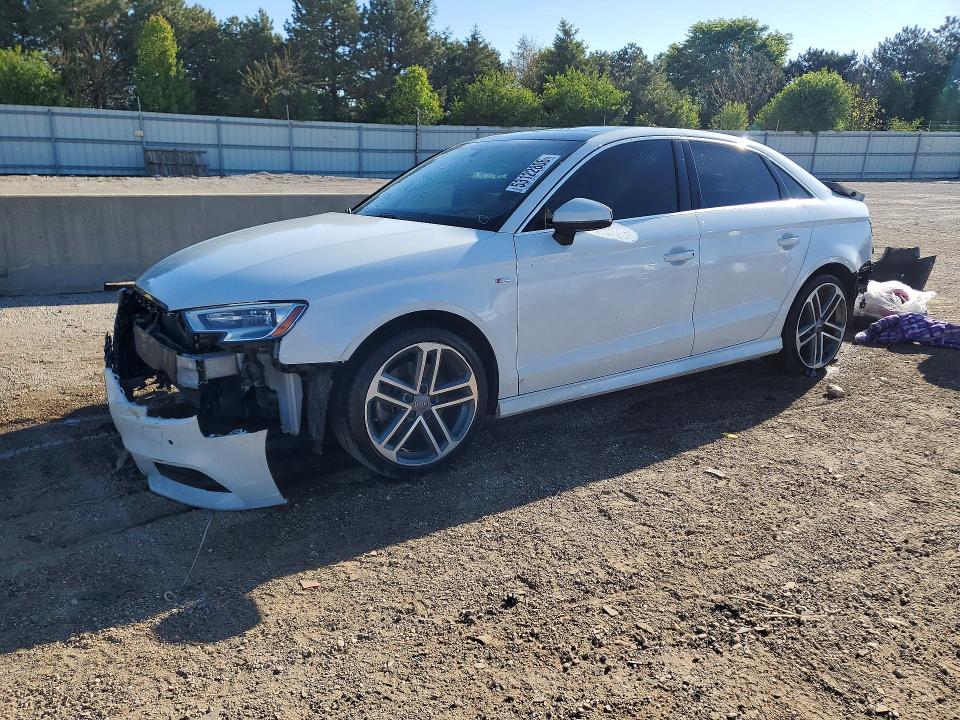 53122806 :رقم المزاد ، WAUJ8GFF0J1011249 vin ، 2018 Audi A3 مزاد بيع