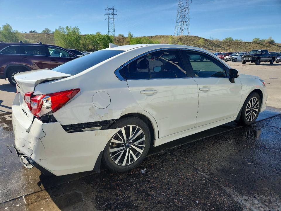 53414266 :رقم المزاد ، 4S3BNAC6XJ3041364 vin ، 2018 Subaru Legacy مزاد بيع