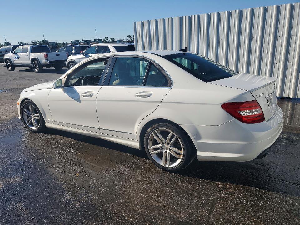 2013 Mercedes-benz C მანქანა იყიდება აუქციონზე, vin: WDDGF8AB1DA814109, აუქციონის ნომერი: 53196006