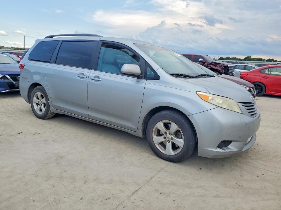 2015 Toyota Sienna მანქანა იყიდება აუქციონზე, vin: 5TDKK3DC8FS588955, აუქციონის ნომერი: 55007926